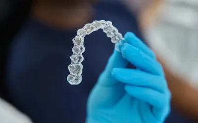 Allineatori dentali trasparenti vs Apparecchio metallico